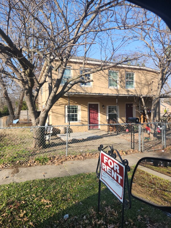 1017 E Wells Ave in Sherman, TX - Foto de edificio - Building Photo