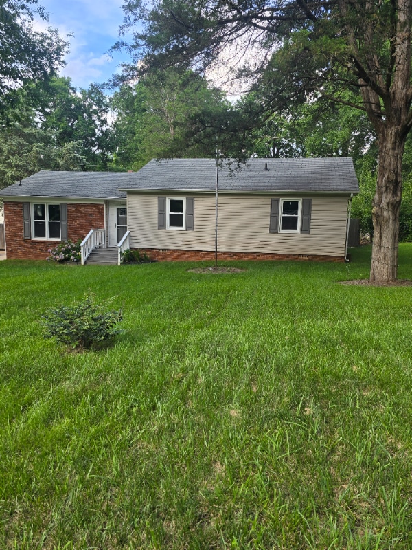 property at 1226 Roundtree Cir