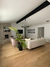 5201 Summerset Trail in Austin, TX - Foto de edificio - Building Photo