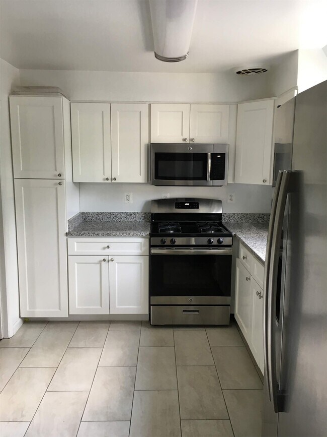 5319 Pooks Hill Rd in Bethesda, MD - Building Photo - Building Photo