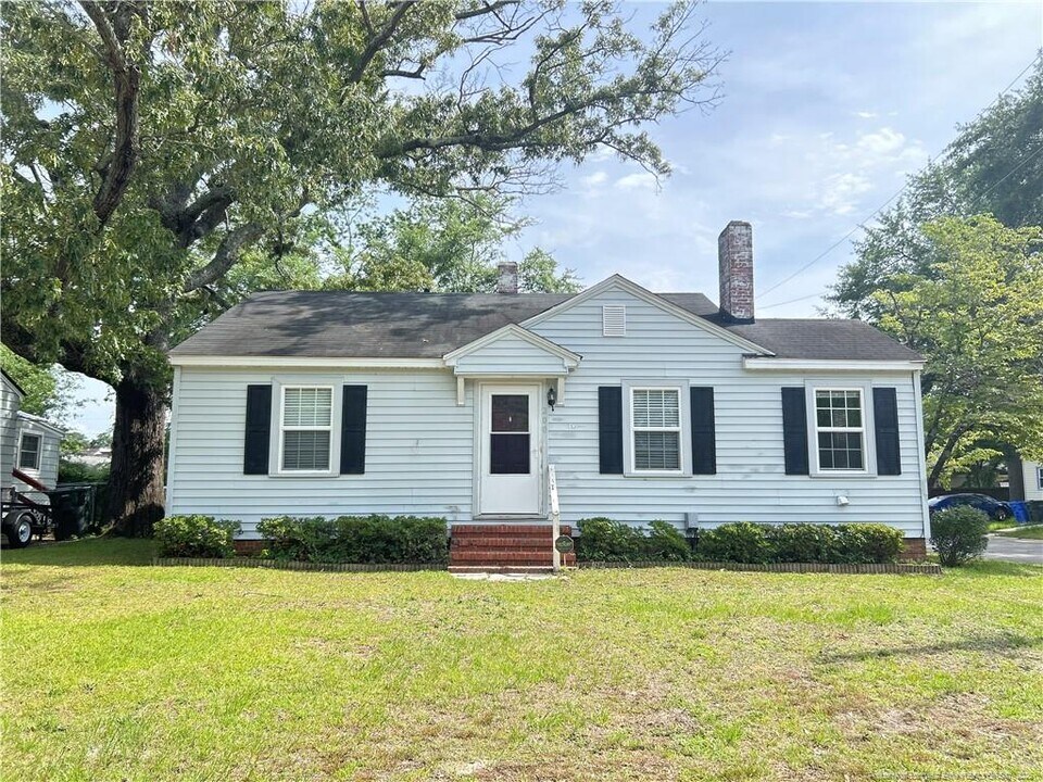200 Kirkland Dr in Fayetteville, NC - Foto de edificio