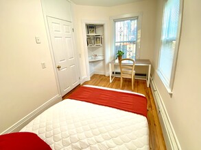 18 Fisk Pl, Unit 18 in Cambridge, MA - Building Photo - Building Photo