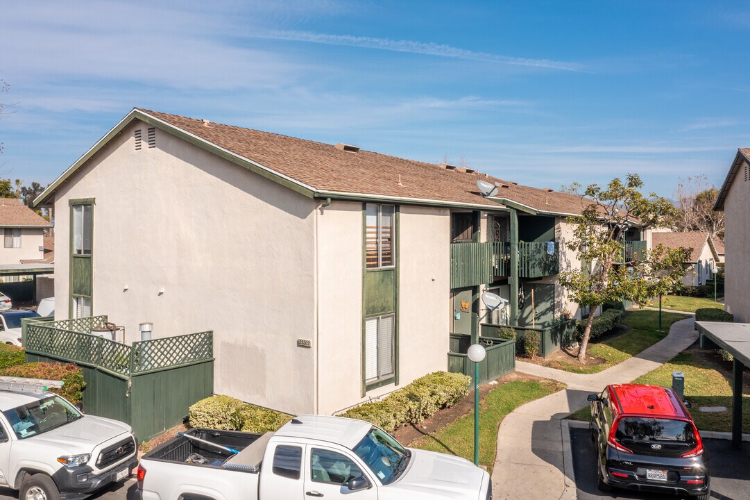 Aliso Creek Villas in Lake Forest, CA - Building Photo