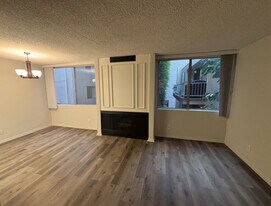 1626 N Poinsettia Pl in Los Angeles, CA - Building Photo