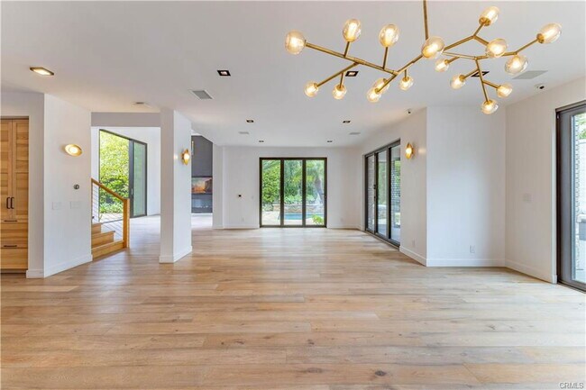 property at 6 Jupiter Hills Dr