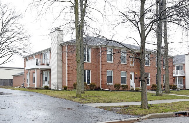 1926 Queenswood Dr in Findlay, OH - Foto de edificio - Building Photo