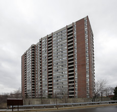 The Camargue in Toronto, ON - Building Photo - Building Photo