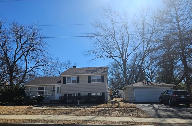 property at 711 Warwick Ave