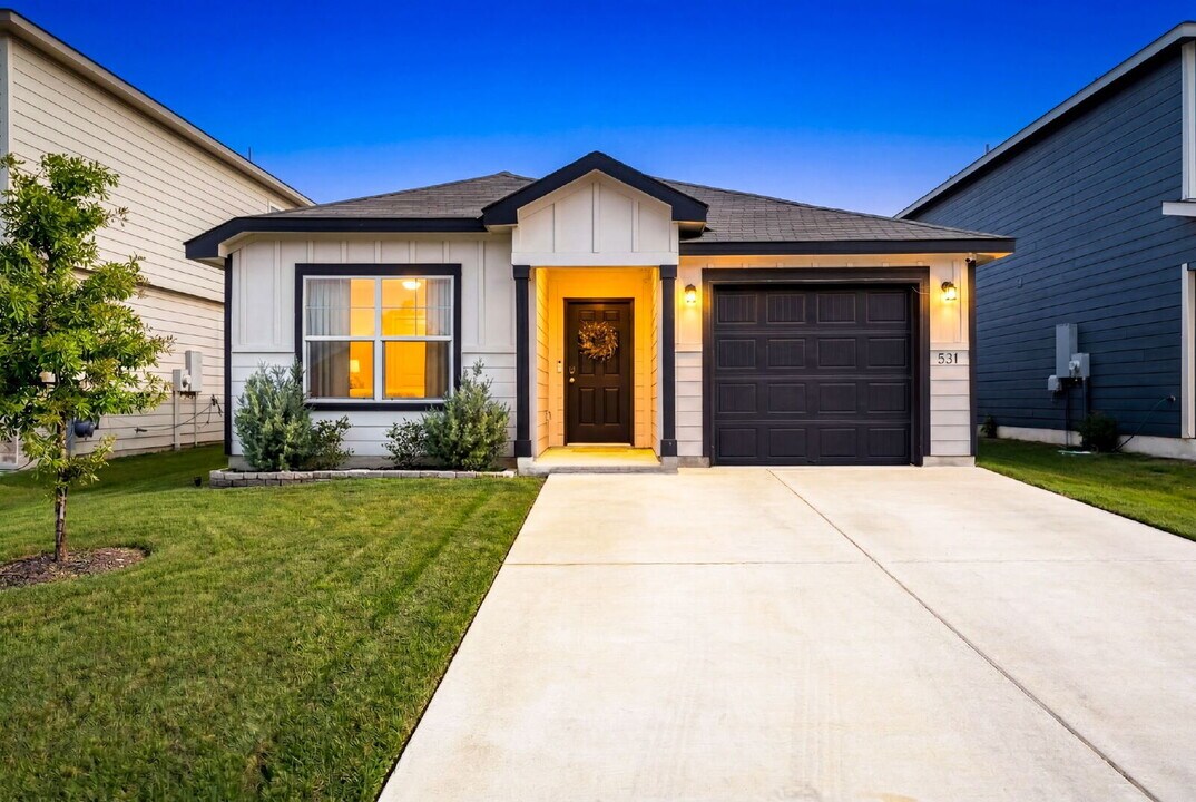 531 Wild Olive Wy in San Antonio, TX - Building Photo