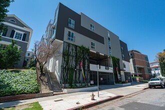 641 Gayley Ave in Los Angeles, CA - Building Photo - Interior Photo