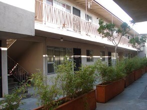 16112 Van Ness Ave in Torrance, CA - Foto de edificio - Building Photo