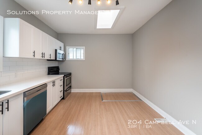 204 Campbell Ave in Hamilton, ON - Building Photo - Building Photo