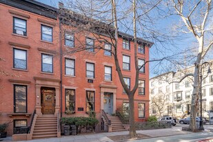 242 Henry St in Brooklyn, NY - Building Photo