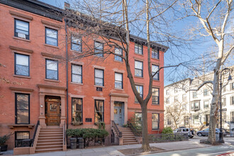 242 Henry St in Brooklyn, NY - Building Photo - Primary Photo