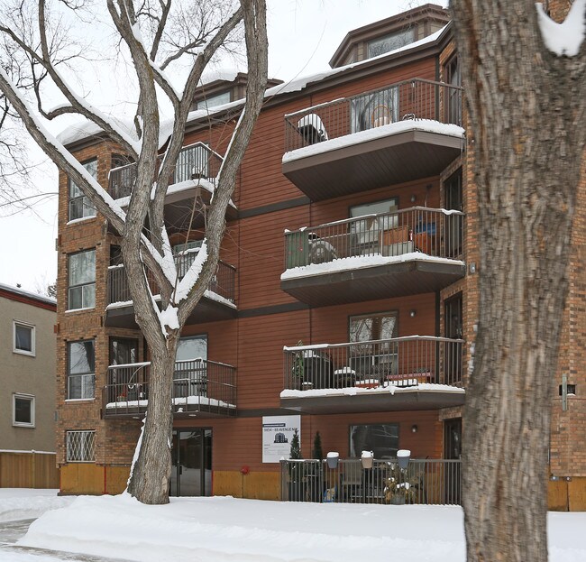 9854 88th Ave NW in Edmonton, AB - Building Photo - Primary Photo