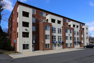 The Larkspur Apartamentos