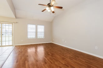 1717 White Oak Ln in Benton, AR - Foto de edificio - Building Photo