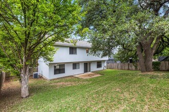 12000 Lincolnshire Dr in Austin, TX - Building Photo - Building Photo