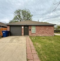 1102 Hamilton St in McKinney, TX - Building Photo