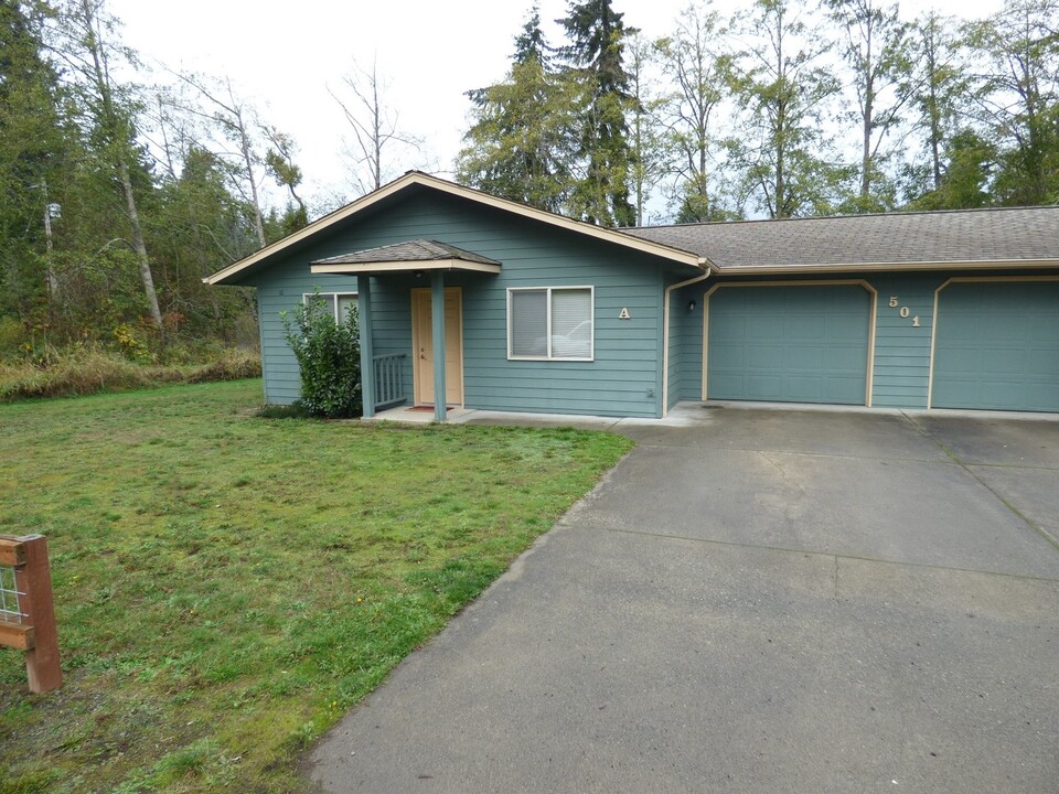 501 Rhodes Rd-Unit -Unit A in Port Angeles, WA - Building Photo