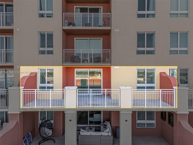 7350 SW 89th St in Miami, FL - Foto de edificio - Building Photo