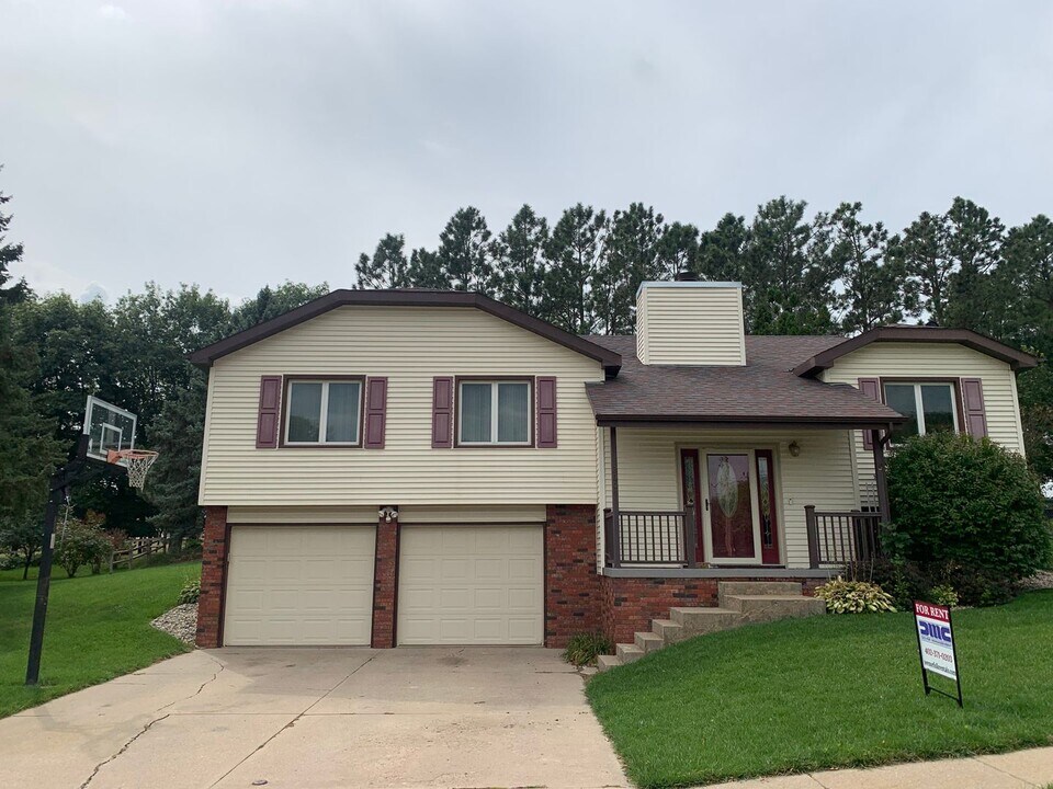 2001 Skyline Dr in Norfolk, NE - Building Photo