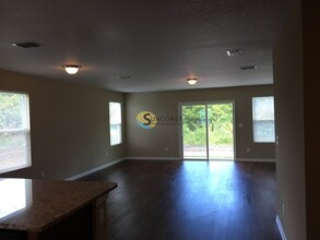 8175 Golden Bamboo Dr in Jacksonville, FL - Building Photo - Building Photo