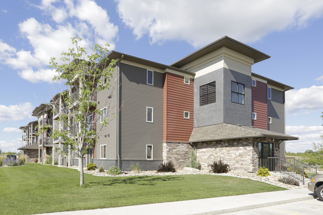 Stonefield Townhomes in Bismarck, ND - Foto de edificio