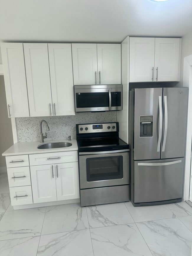 1227 NW 6th Ave in Fort Lauderdale, FL - Building Photo - Building Photo