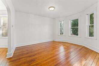31 Cameron Ave, Unit 2 in Somerville, MA - Building Photo - Building Photo