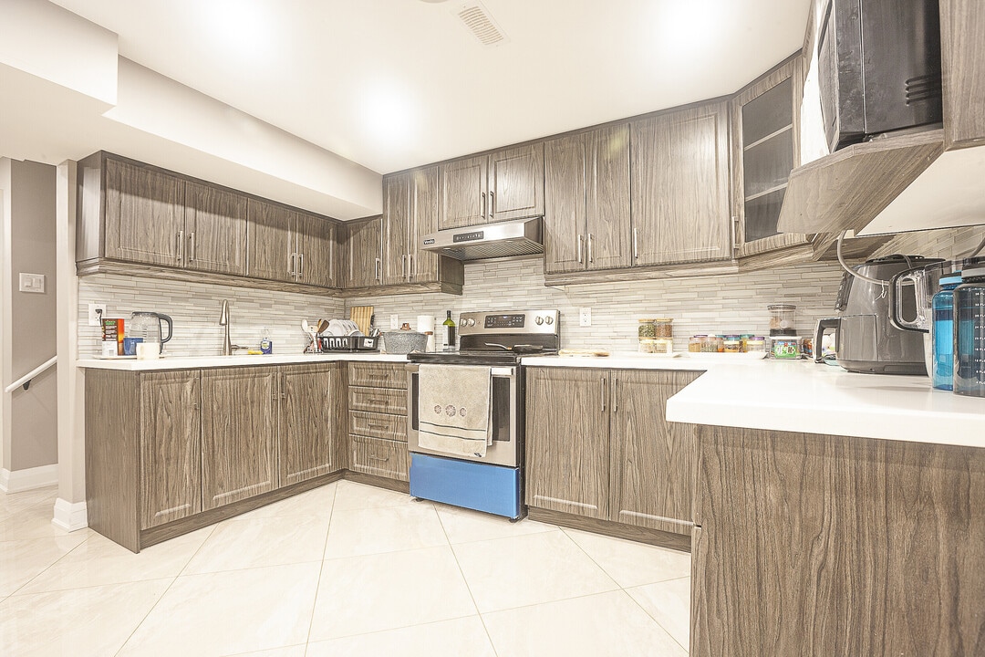 5622 Lucy Dr in Mississauga, ON - Building Photo