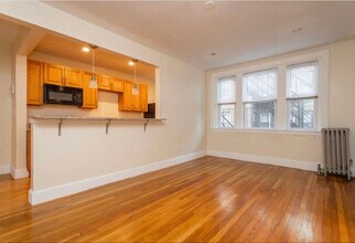 136 Highland Ave in Somerville, MA - Foto de edificio - Building Photo