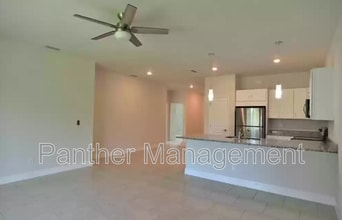 1012 San Cristobal Ave in Punta Gorda, FL - Foto de edificio - Building Photo