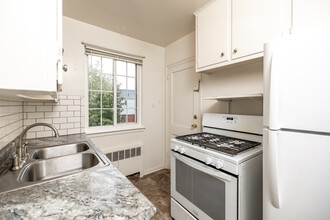 Franklin Court Apartments in Des Moines, IA - Building Photo - Interior Photo