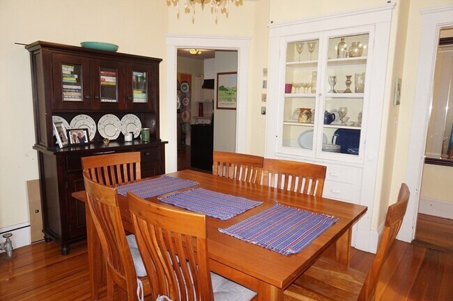 52 Patten St, Unit 2 in Boston, MA - Foto de edificio - Building Photo