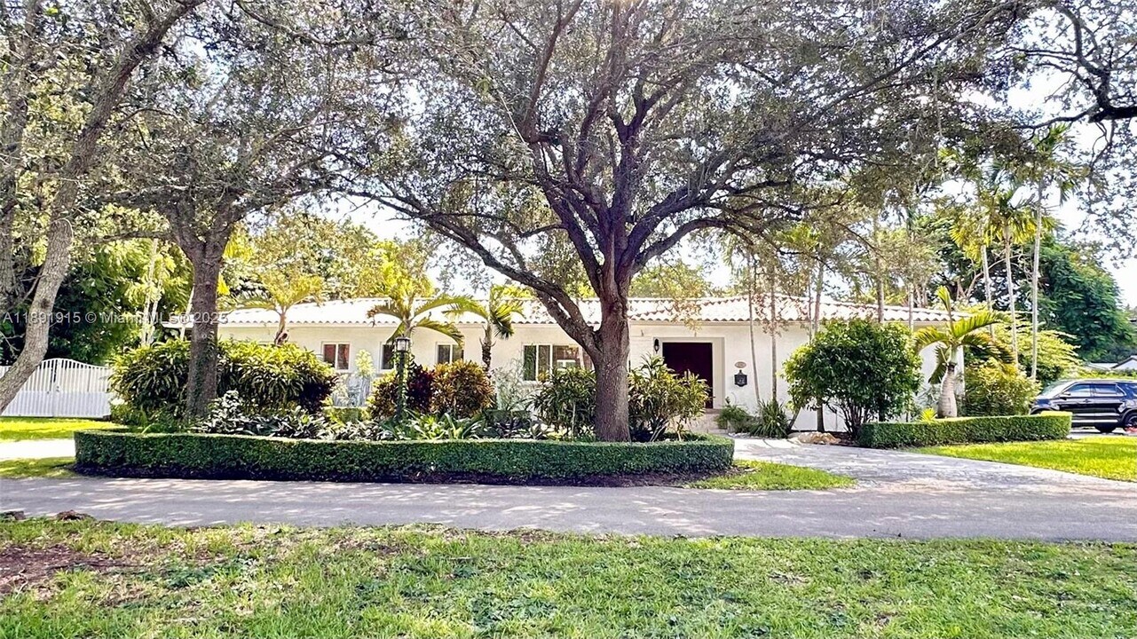 5780 SW 53rd Terrace in Miami, FL - Building Photo