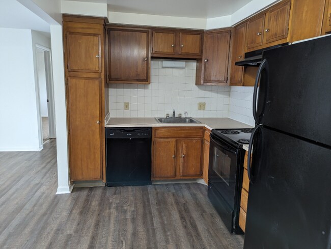 2715 Eggert Rd-Unit -7 in Tonawanda, NY - Building Photo - Building Photo