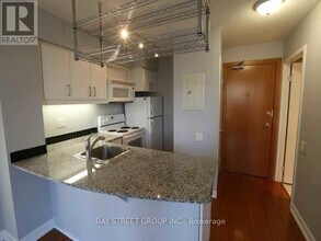 33-2033 Sheppard Ave E in Toronto, ON - Building Photo - Building Photo