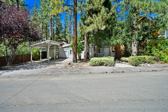 43032 Sunset Dr in Big Bear Lake, CA - Building Photo - Building Photo
