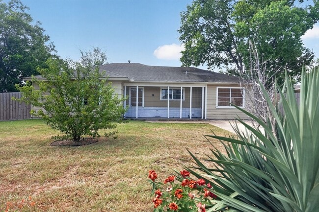 725 Mary Lake Dr