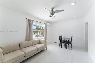 1722 Dewey St in Hollywood, FL - Foto de edificio - Building Photo