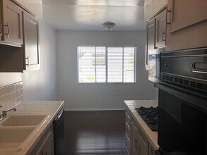 1418 Stanford St, Unit 4 in Santa Monica, CA - Foto de edificio - Building Photo