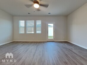2324 Jack Nora Wy in Round Rock, TX - Foto de edificio - Building Photo