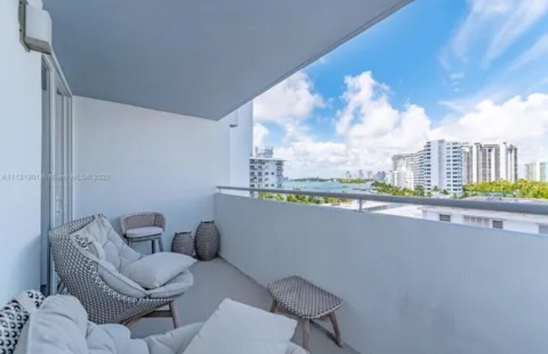 1658 Bay Rd, Unit 706 in Miami Beach, FL - Building Photo