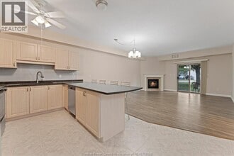 5995 Ellis St in Lasalle, ON - Building Photo - Building Photo