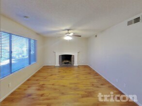 4078 Deerfield Ave in Las Vegas, NV - Building Photo - Building Photo