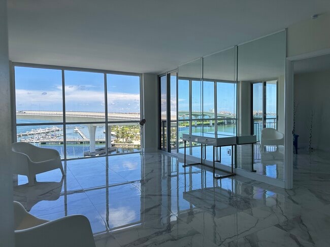 100 Pierce St, Unit 801 in Clearwater, FL - Foto de edificio - Building Photo