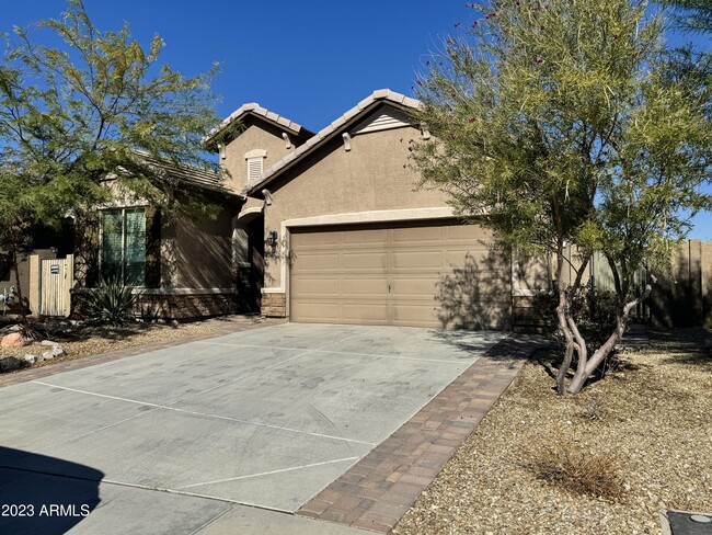 17568 Summit Dr in Goodyear, AZ - Foto de edificio - Building Photo