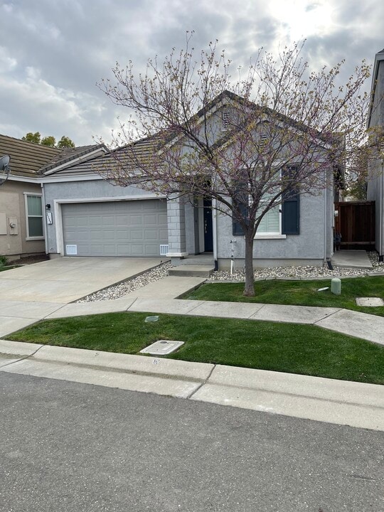 3139 Staysail St in Sacramento, CA - Building Photo