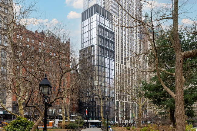 The Pearl on the Park in New York, NY - Foto de edificio - Building Photo